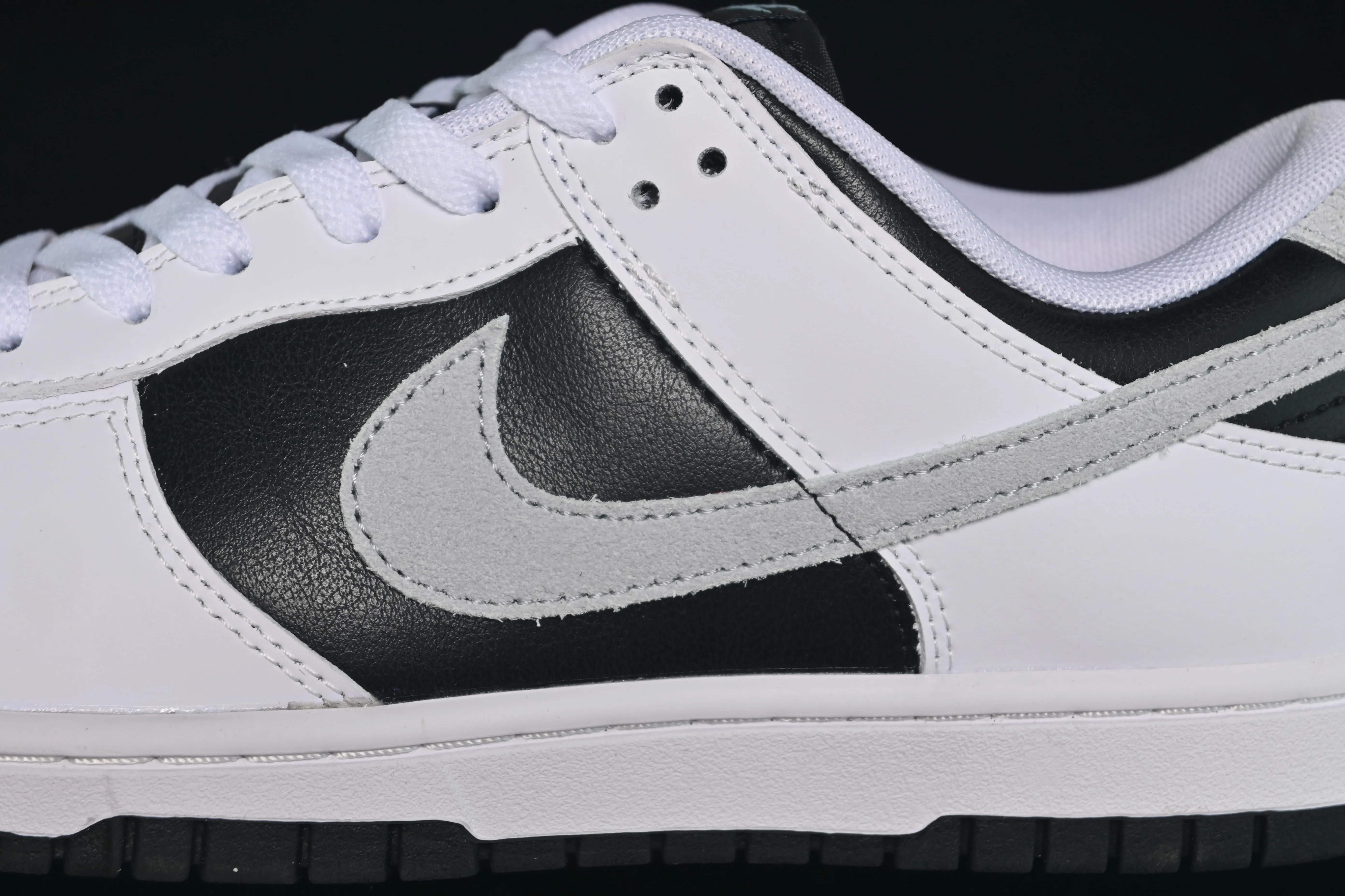 All Categories Nk SB Dunk Series Nk SB Dunk Low Low-top sneakers Nike SB Dunk Low White, black and gray color Low-top casual sneakers IB4620-141